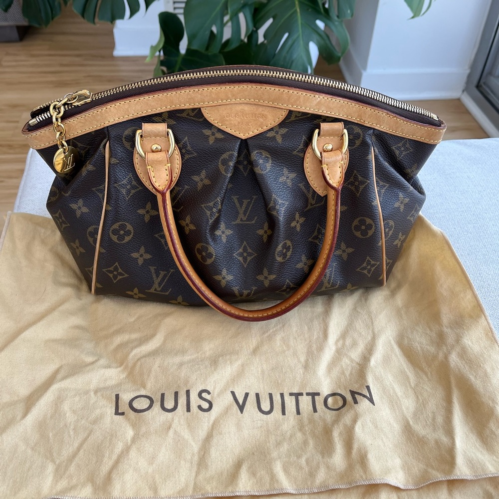 🔥 100% Authentic Louis Vuitton Trivoli Handbag with Dustbag🔥